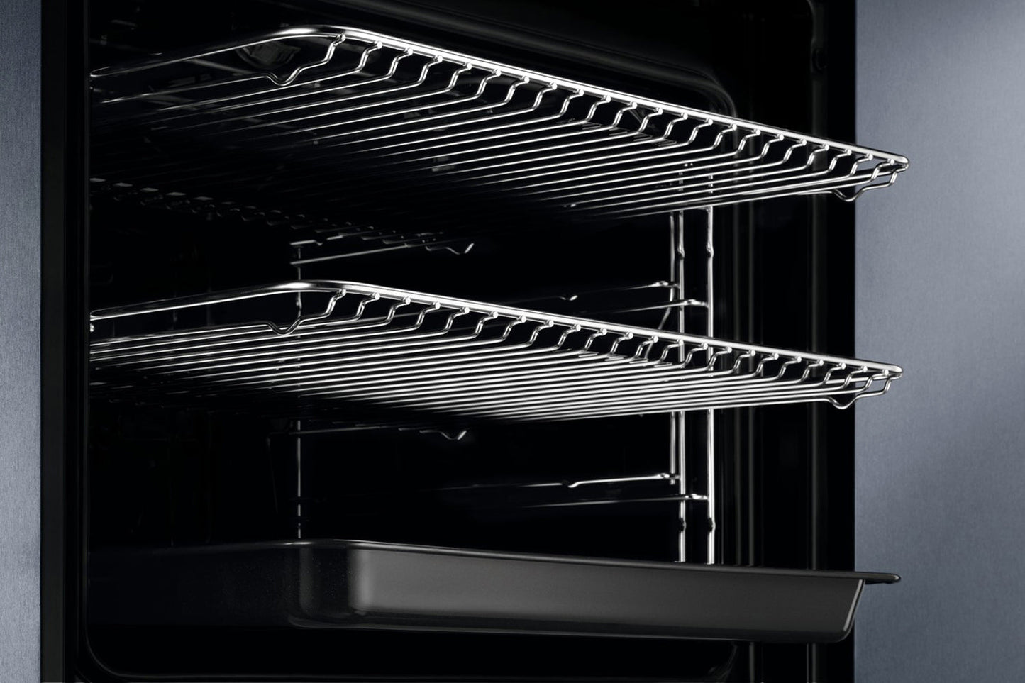 AEG 3000 Surround Cook Built-in Aqua Clean Oven | BEX335011M