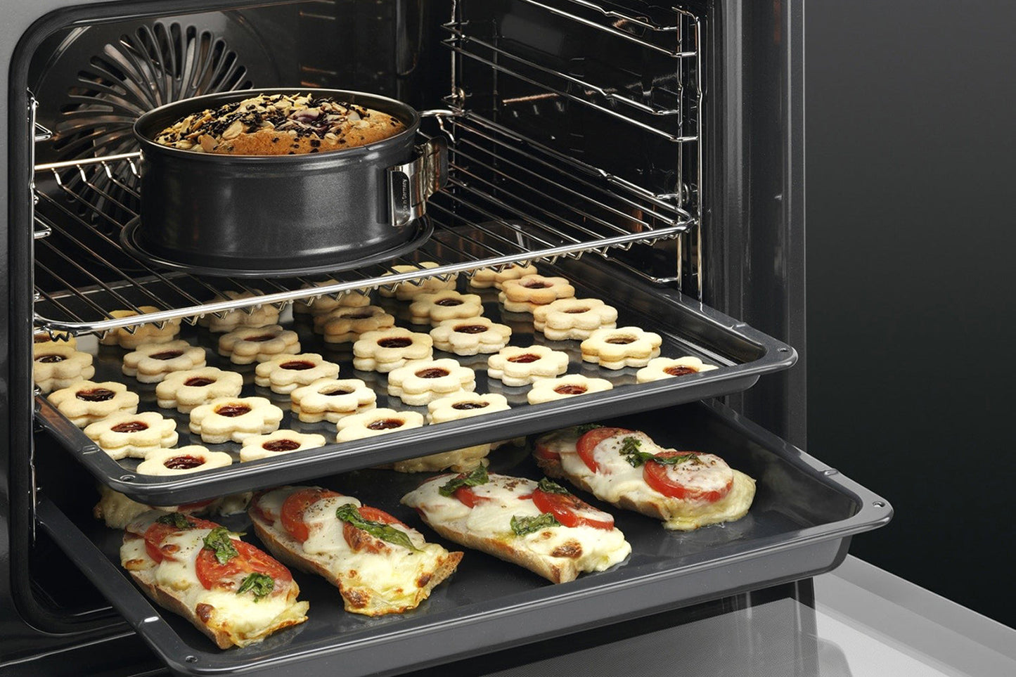 AEG 3000 Surround Cook Built-in Aqua Clean Oven | BEX335011M