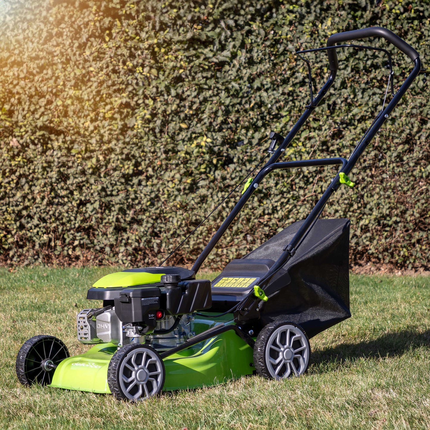 127cc 16"/41cm Hand-Propelled Petrol Lawnmower, 4-Stroke - DG100