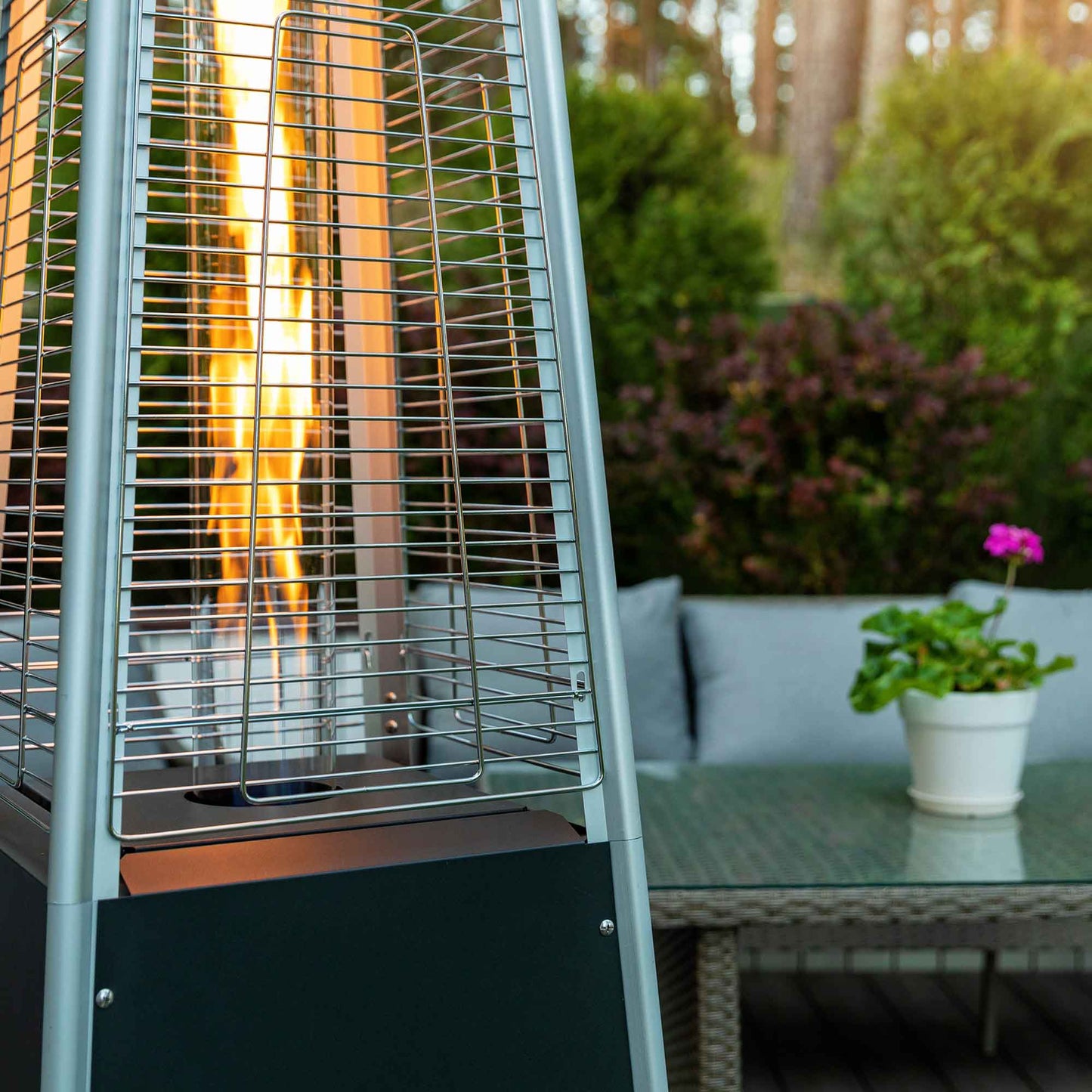 Pyramid Gas Patio Heater 13kW for Commercial & Domestic Use, Supplied with Cover, Black - DG224