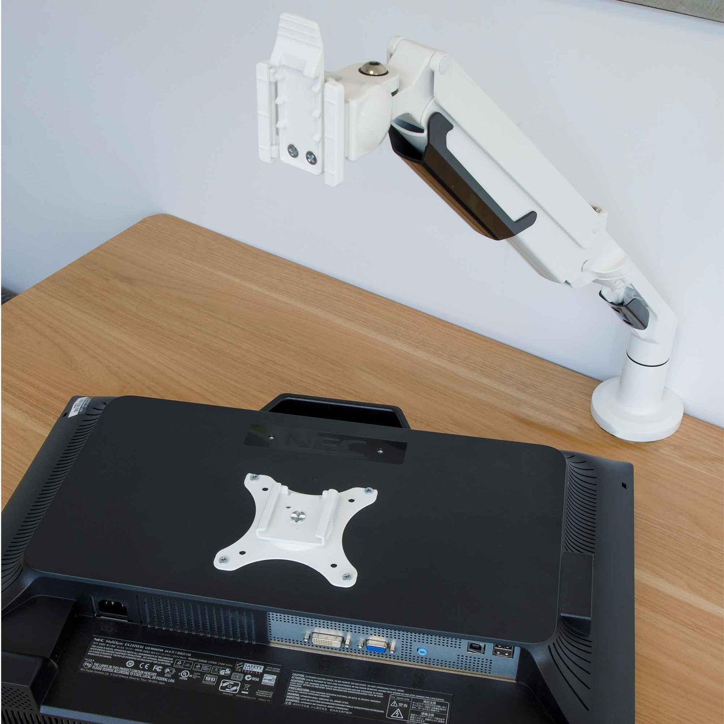 Single Monitor Arm, Adjustable & Rotating 12kg Load Capacity, 17-36" Screens - White - DH26