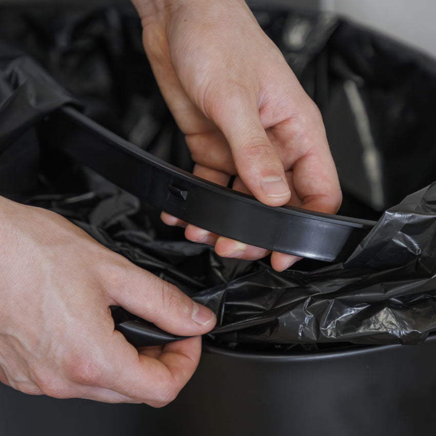 Baridi Sensor Bin, 65L Capacity, Black/Stainless Steel – DH282