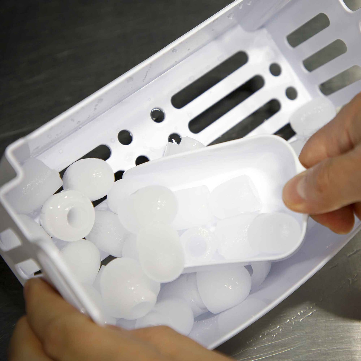 Baridi Ice Cube Maker 12kg in 24hr Electric with LED Display & 10 Minute Freeze - DH52