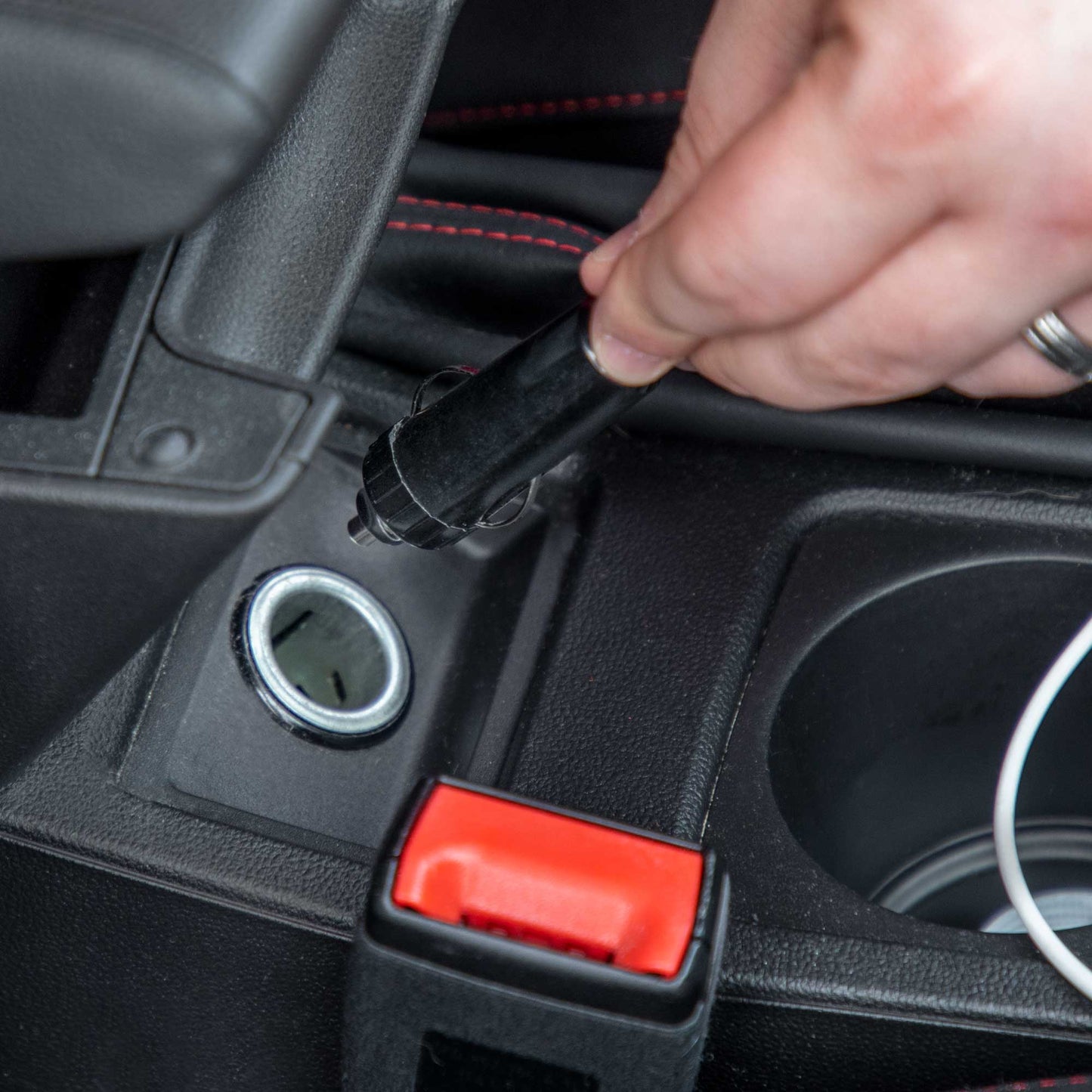 Baridi 15L Mini Fridge Cooler, 12V/230V, For Makeup, Cars, Bedrooms, Camping, White - DH94