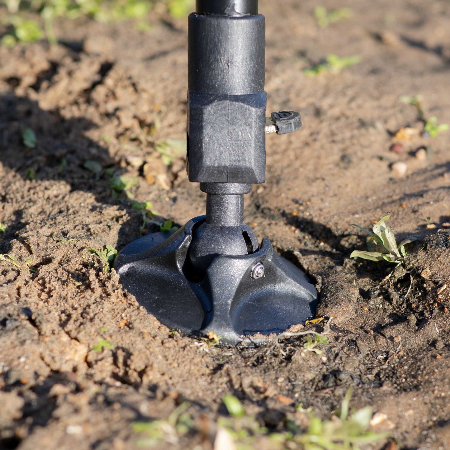 2-Man Fishing Bivvy/Carp Tent, Lightweight & Waterproof with Two Bedchairs - DL142