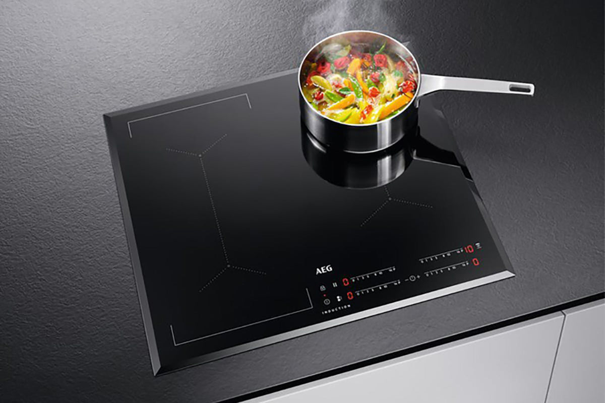 AEG 7000 SenseBoil 60cm 4 Zone Induction Hob | IAE64421FB | Black