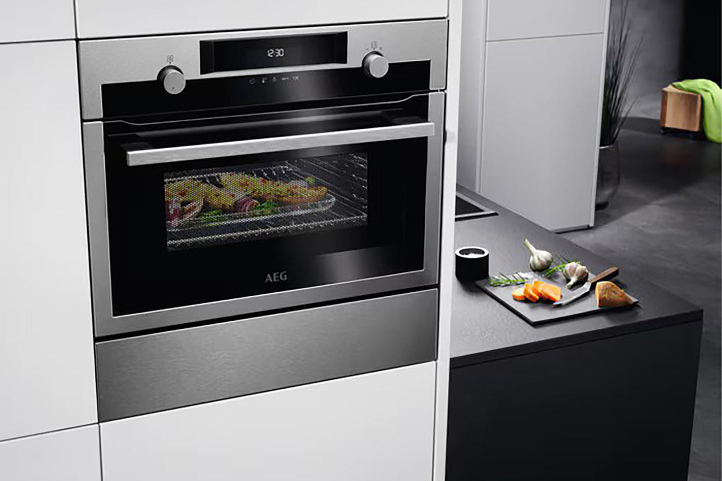 AEG 8000 Series Built-in CombiQuick Microwave Oven | KME565060M | Stainless Steel