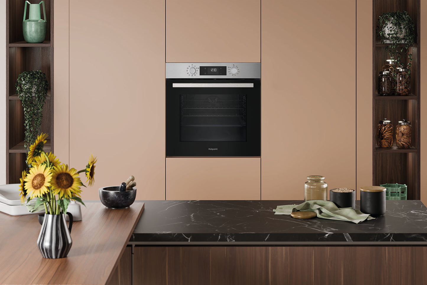 Hotpoint Class 6 Built-In ActiveMultiflow Electric Single Oven | HOM258HXUK