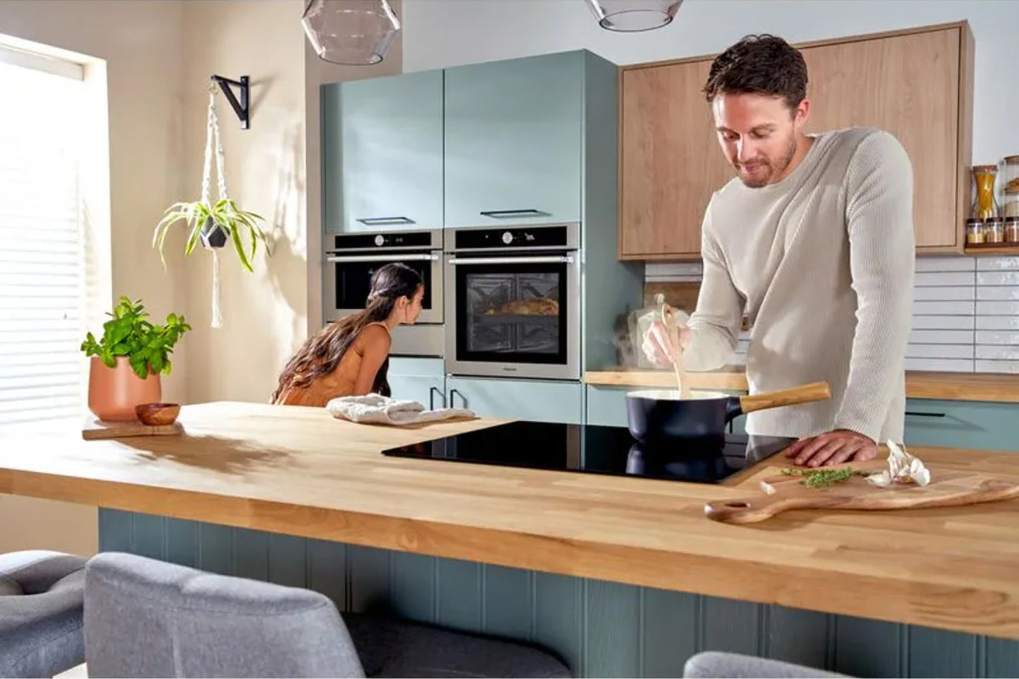 Hotpoint Class 4 Built-in Electric Single Oven | SI4854HIX