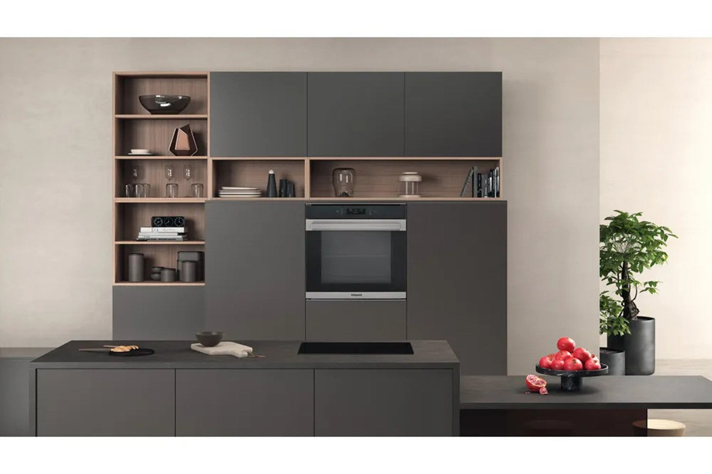 Hotpoint Class 7 Built-in Electric Single Oven | SI7891SPIX