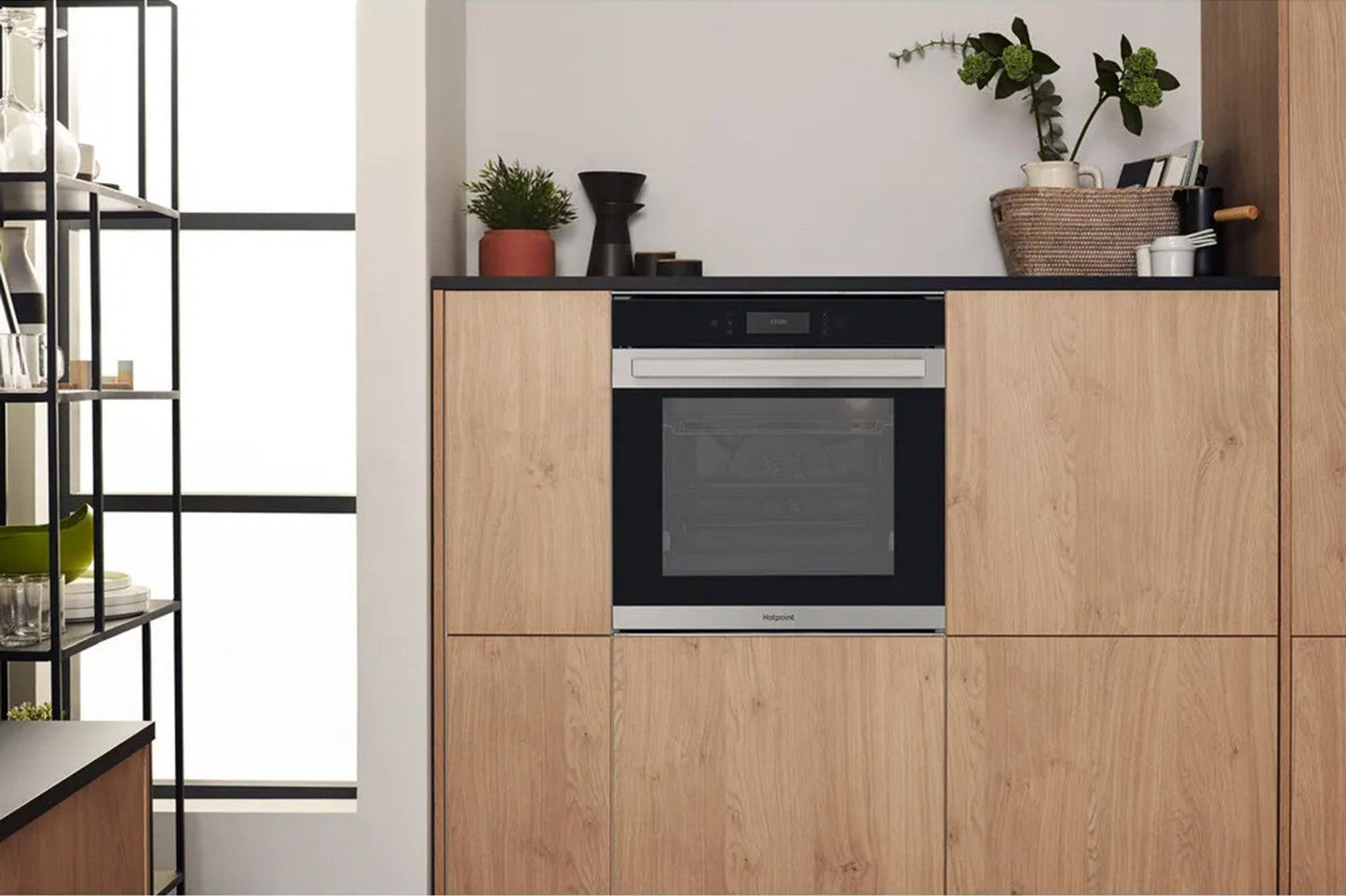 Hotpoint Class 7 Built-in Electric Single Oven | SI7891SPIX